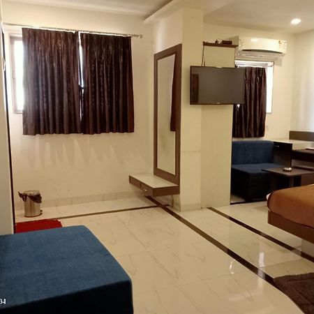 Hotel Saikripa Imperial Daman Exteriör bild