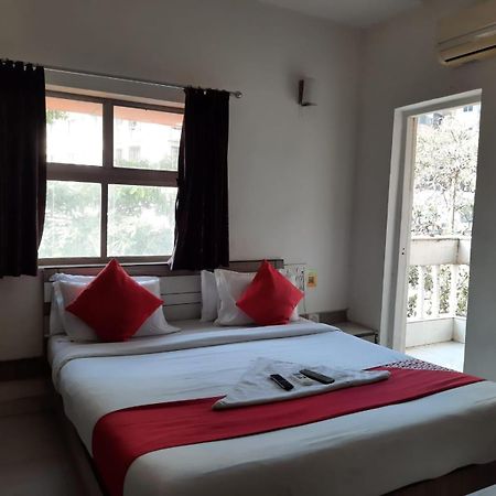 Hotel Saikripa Imperial Daman Exteriör bild
