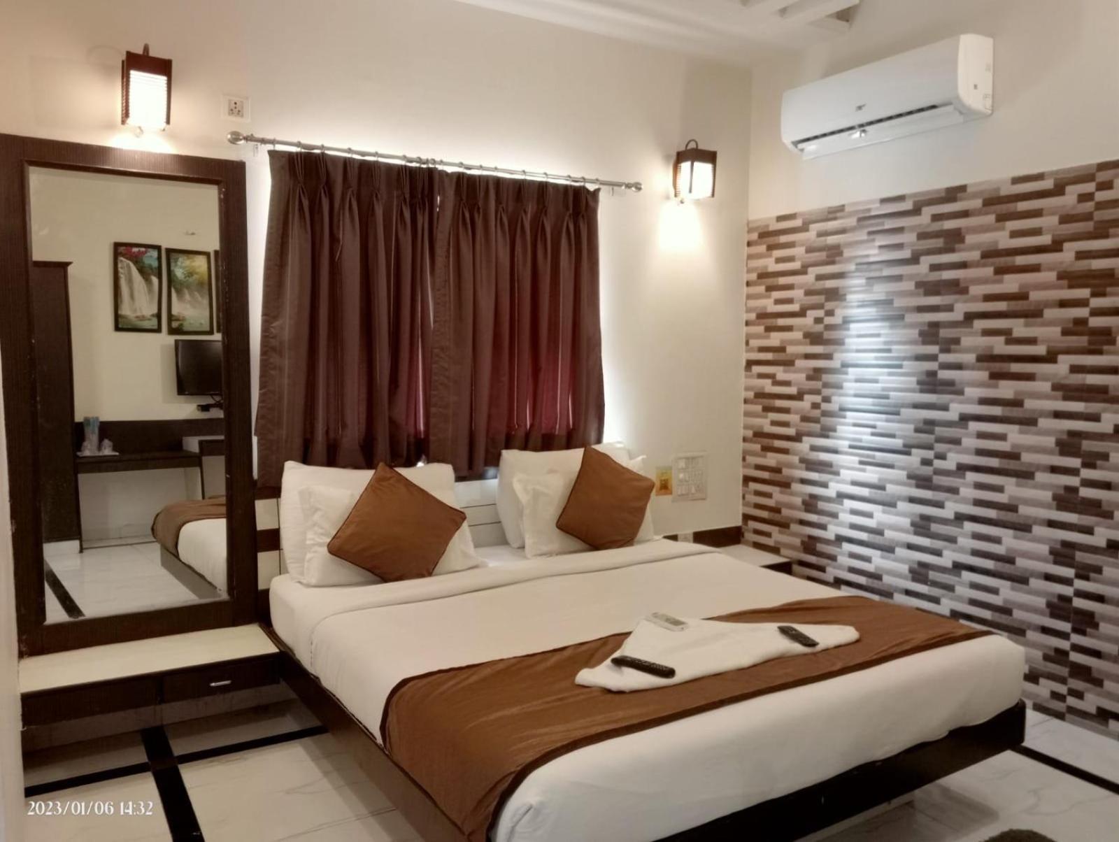 Hotel Saikripa Imperial Daman Exteriör bild