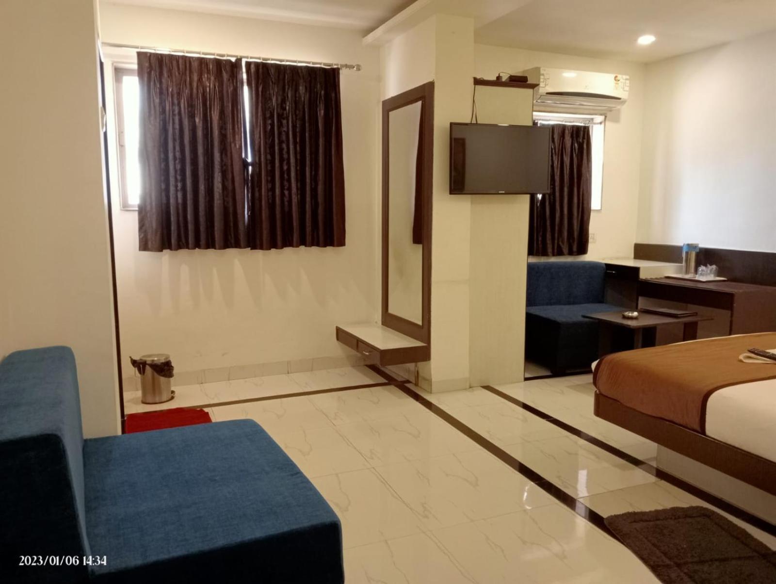 Hotel Saikripa Imperial Daman Exteriör bild