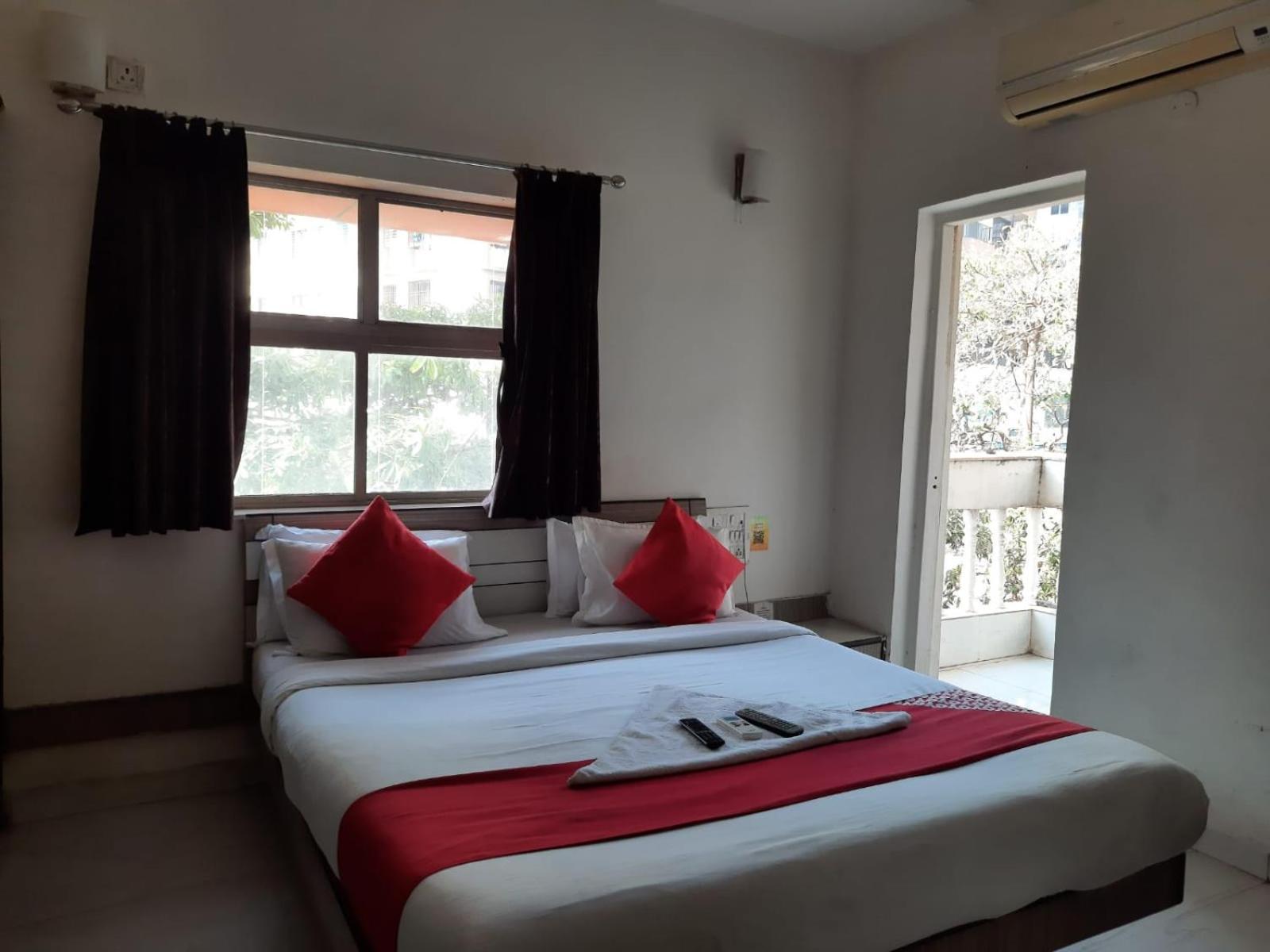 Hotel Saikripa Imperial Daman Exteriör bild