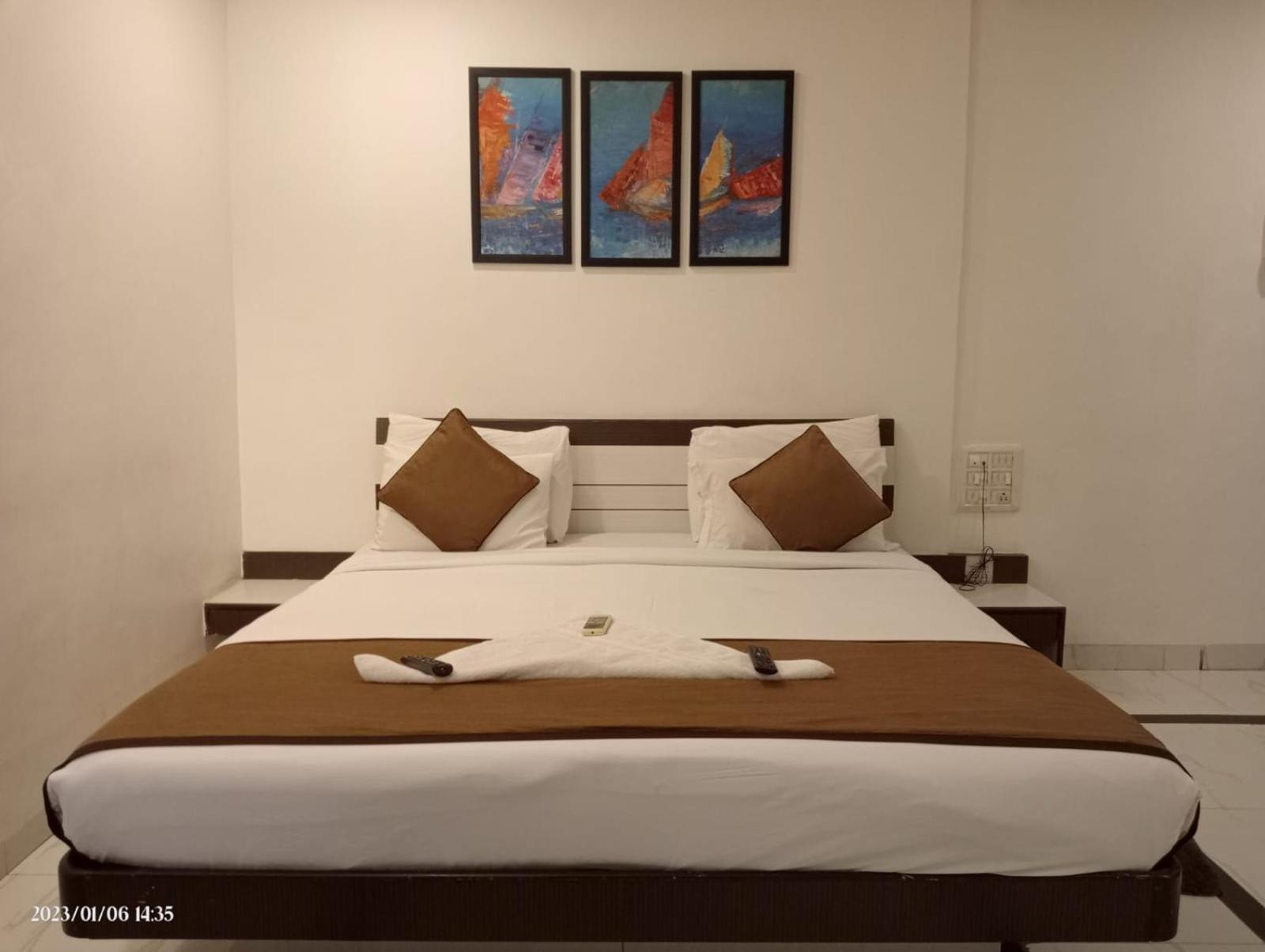 Hotel Saikripa Imperial Daman Exteriör bild