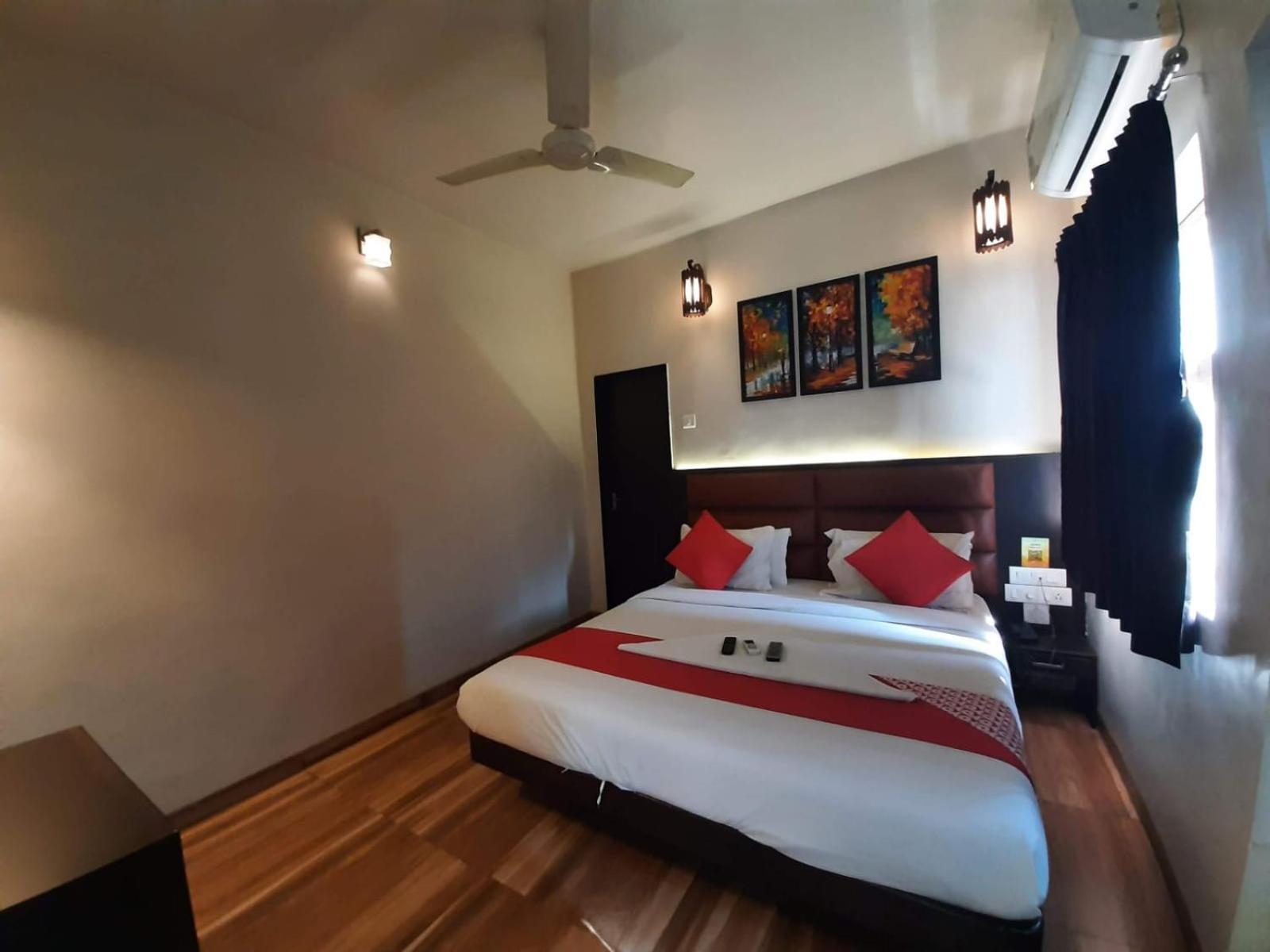 Hotel Saikripa Imperial Daman Exteriör bild