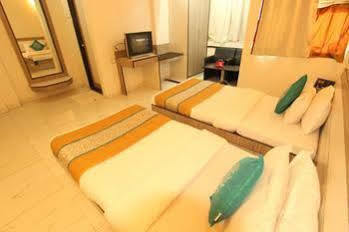 Hotel Saikripa Imperial Daman Exteriör bild