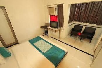 Hotel Saikripa Imperial Daman Exteriör bild